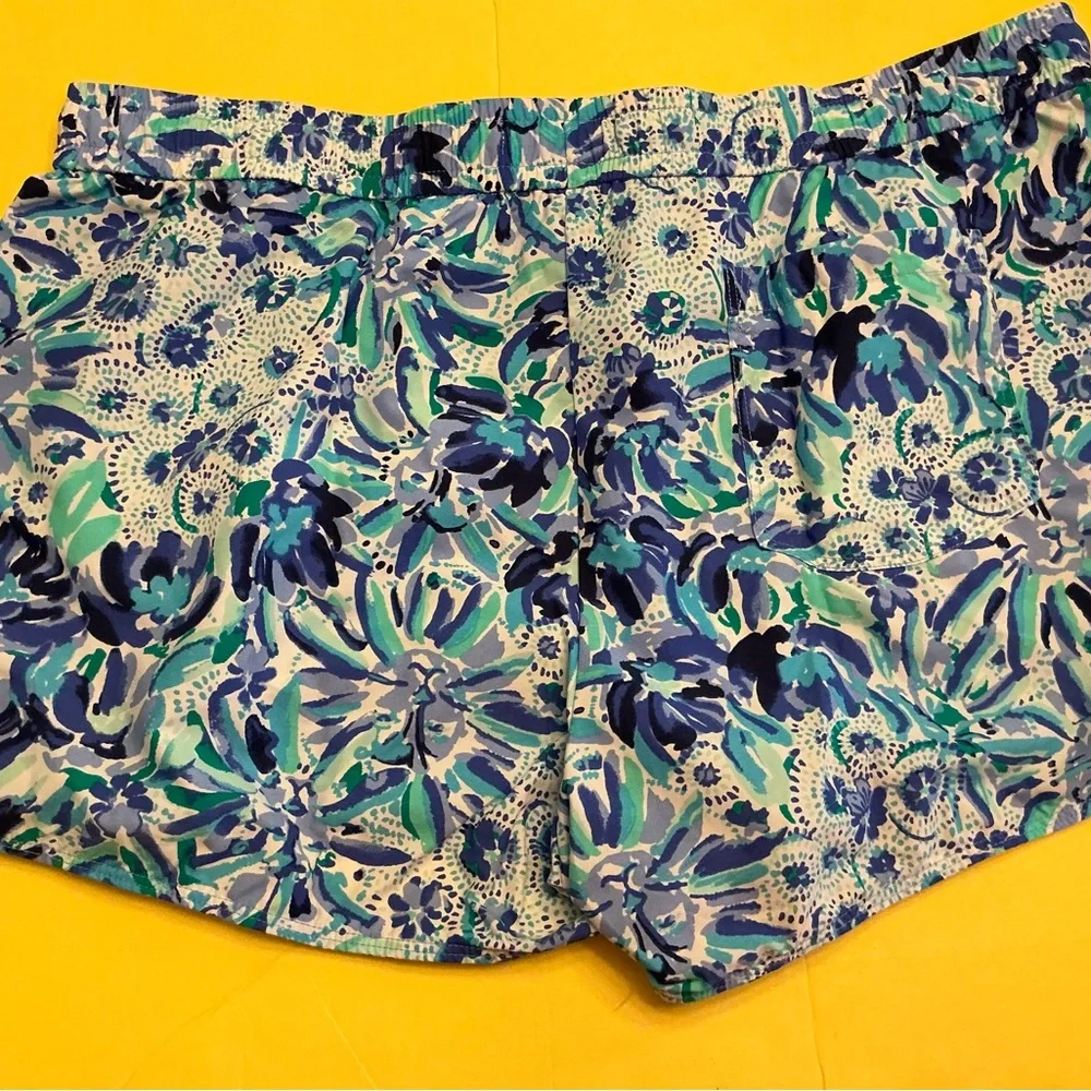 Lilly Pulitzer Luxletic Run Around Shorts sz XL Blue Iris High Maintenance - Picture 4 of 4